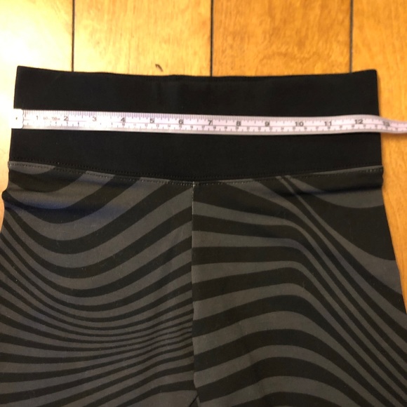 Nike Grey and Black Fitted Short, Size S - Picture 8 of 10